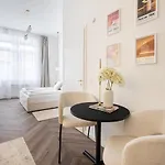 Apartman E13 - Grand Boulevard Heritage - Location By Bqa Budapest
