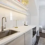 Apartman E13 - Grand Boulevard Heritage - Location By Bqa
