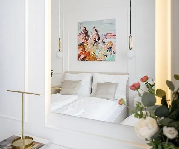 E13 - Grand Boulevard Heritage - Location By Bqa Apartament *