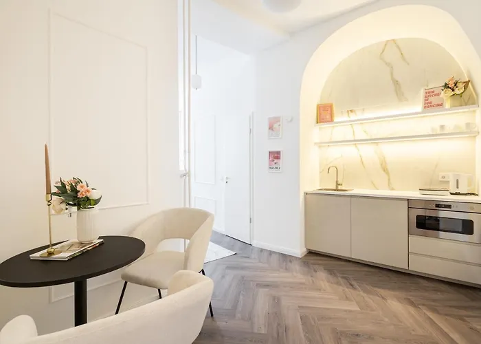 E13 - Grand Boulevard Heritage - Location By Bqa Apartament