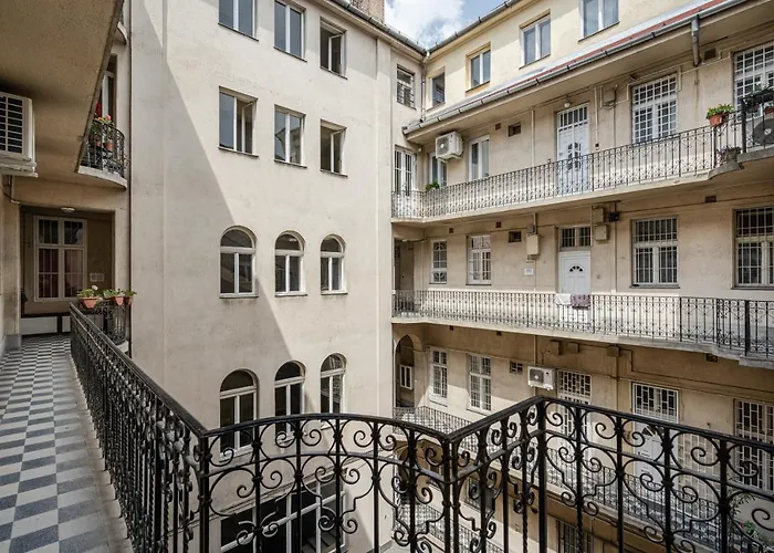 E13 - Grand Boulevard Heritage - Location By Bqa Budapeszt