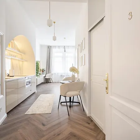 E13 - Grand Boulevard Heritage - Location By Bqa * Budapešť