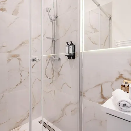 E13 - Grand Boulevard Heritage - Location By Bqa Apartment Budapest