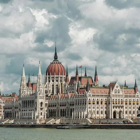 E13 - Grand Boulevard Heritage - Location By Bqa Budapest