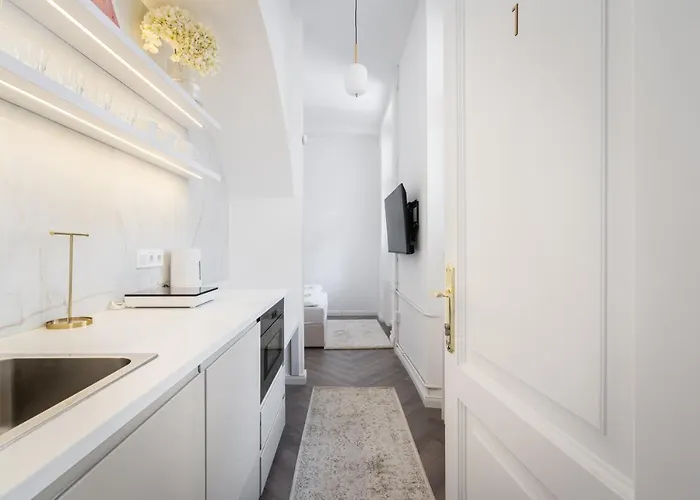 E13 - Grand Boulevard Heritage - Location By Bqa Lejlighed Budapest