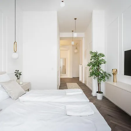 E13 - Grand Boulevard Heritage - Location By Bqa Appartamento