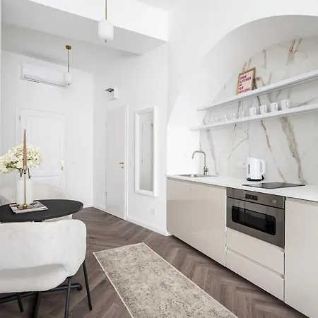 E13 - Grand Boulevard Heritage - Location By Bqa Apartament *